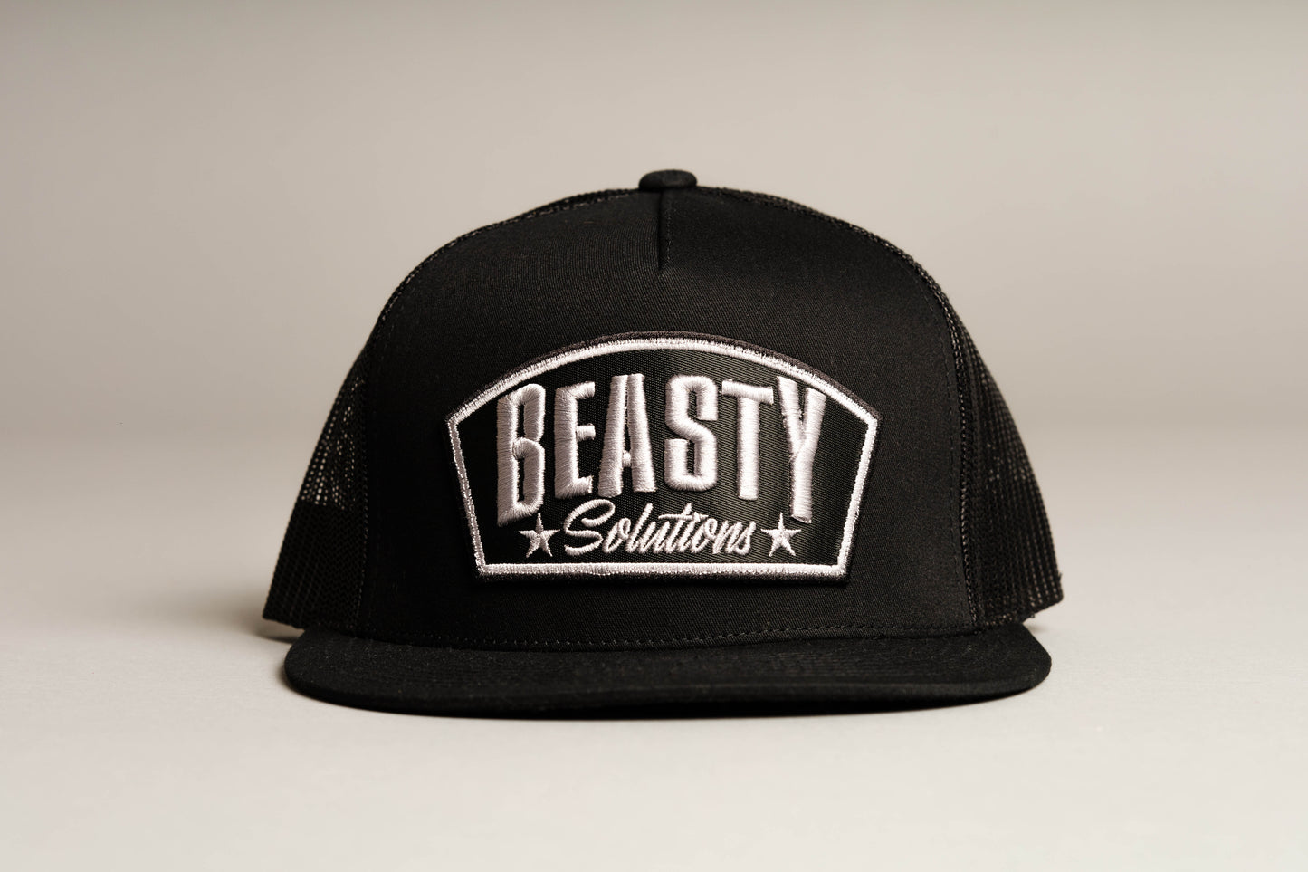 🧢 Beasty Solutions Plaque Logo Trucker Hat – Fearless Mindset edition